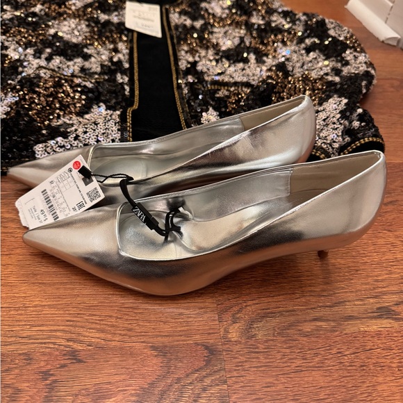 Zara Silver Heels with Pointed Toe and Stiletto Heel - Brand new with tags - Picture 4 of 6